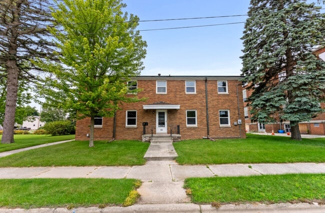 Building Photo - 1110 Victory St