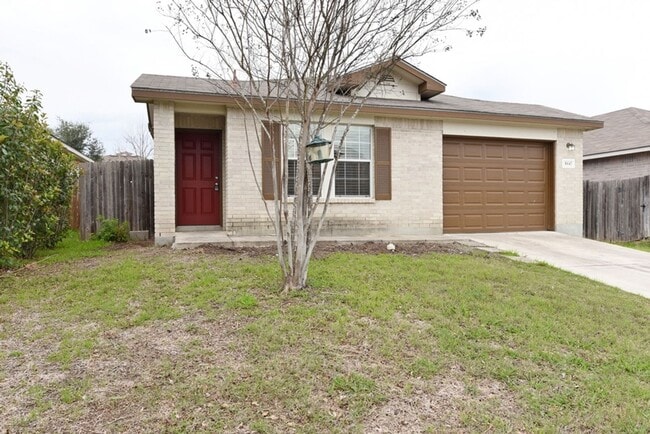 Building Photo - Charming and Spacious Home in a Quiet and ...