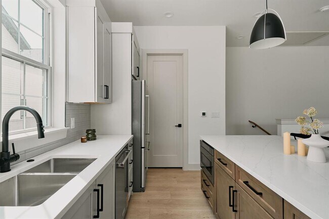 Photo - 2209 Woodland Ave