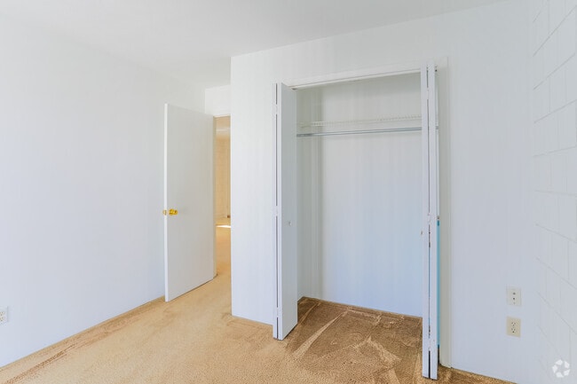 Maple Dr Apts 2BR, 1BA - 660SF - Campus View Apartments