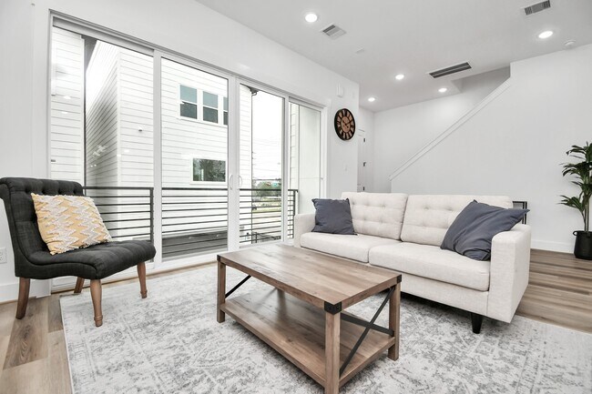 Photo - 4804 Elysian St