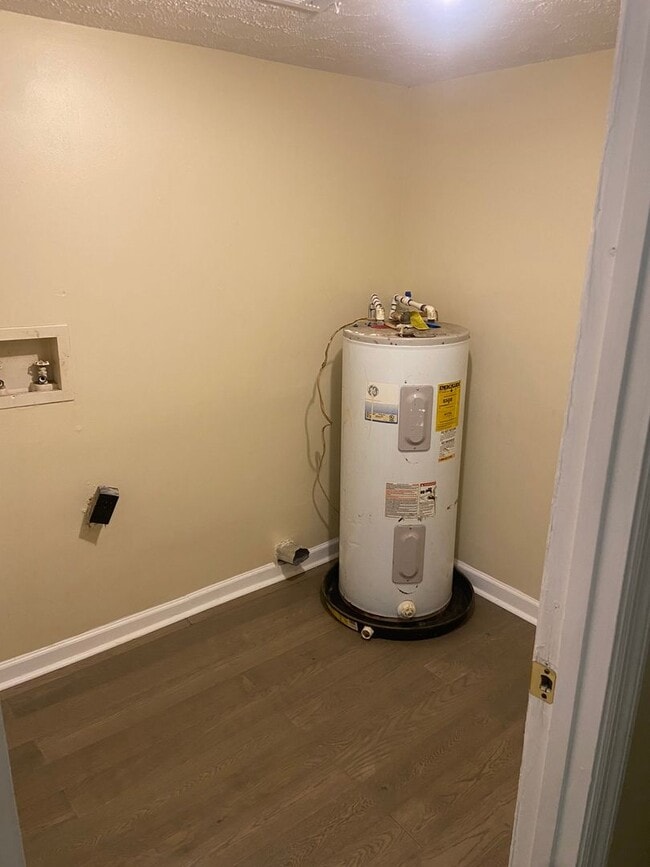 Photo - **AVAILABLE NOW**3 BEDROOM  / 1 BATHROOM H...