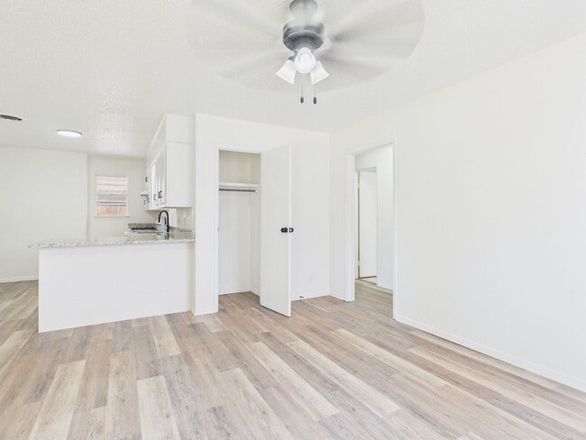 Photo - Adorable 2 bedroom 1 bath close to hospitals!
