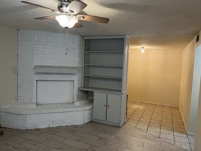 Living room and Dining room area - 401 12th Avenue SE Unit 126 Apartamentos Unidad 303