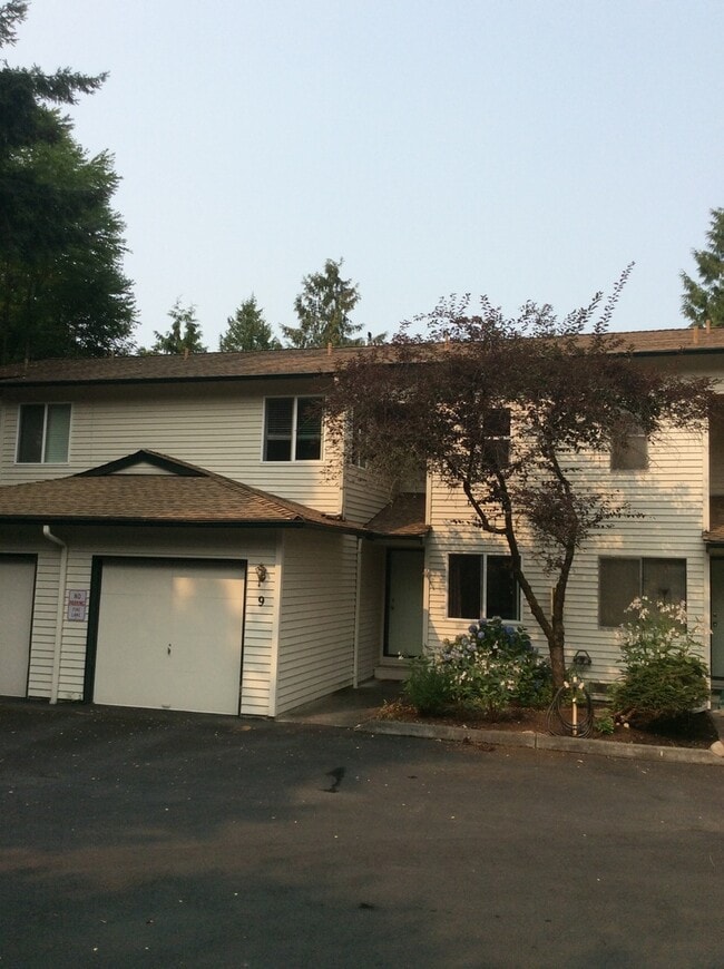 Building Photo - 3 Bedroom Townhome in Shoreline