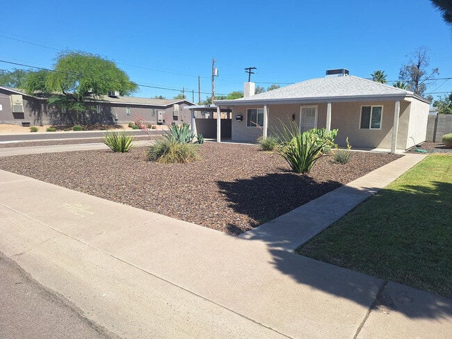 Photo - 1748 W Glenrosa Ave