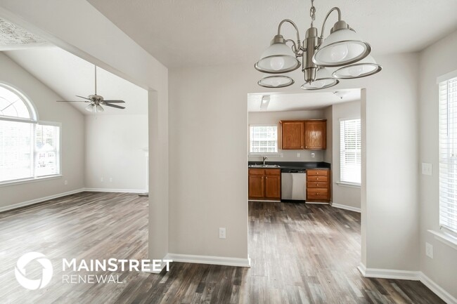 Photo - 406 Meuse Way