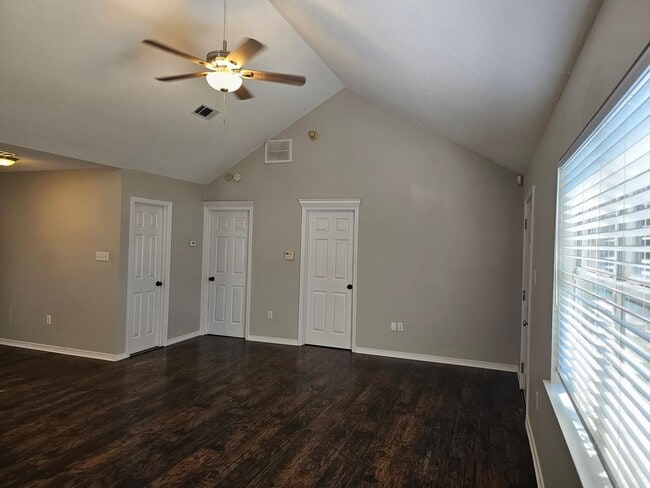 Photo - 204 N Cypress St Unidad C