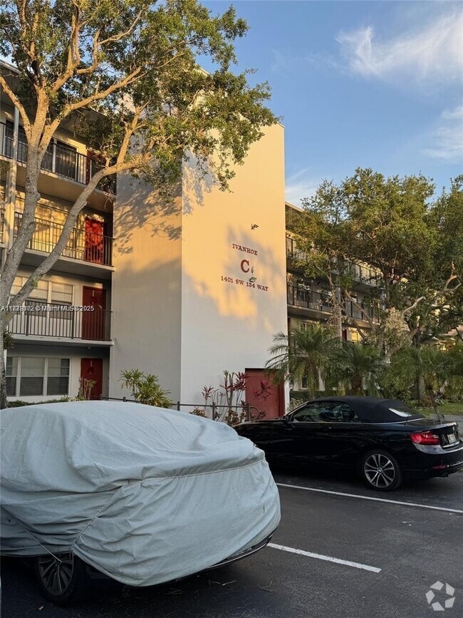 Building Photo - 1401 SW 134th Way Unit 105C Rental