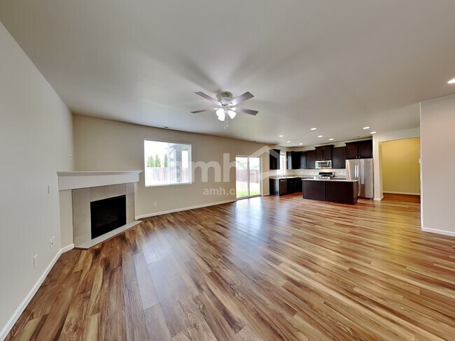 Photo - 2655 Moore St