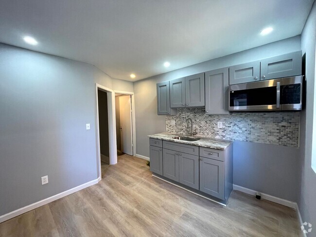 Building Photo - Remodeled 3BR House Steps to LaSalle Unive...