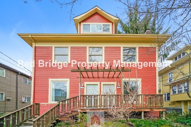 Building Photo - 1327 SE Nehalem St