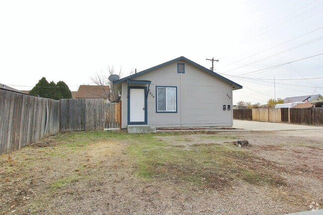 Building Photo - 220 W Dion St Rental