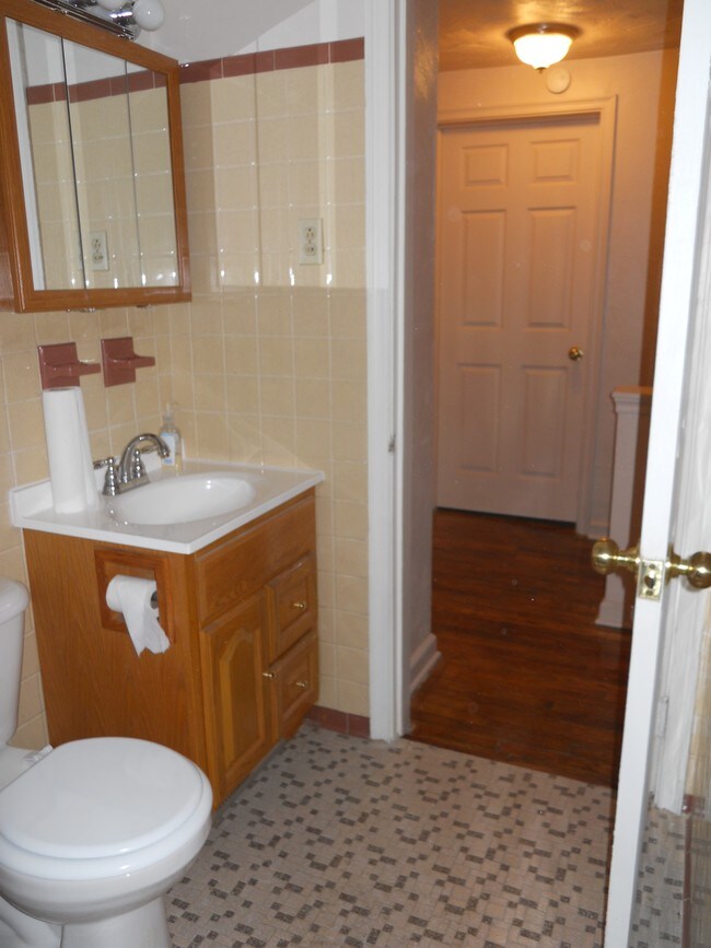 Bathroom - 1206 Woodbine St