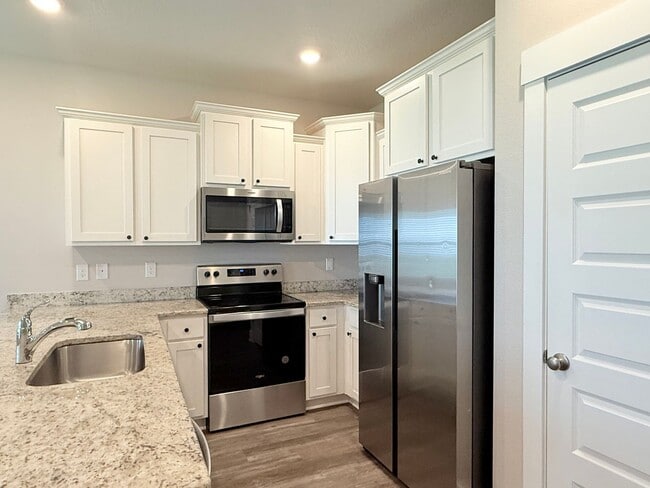 Photo - 3 Bed/2.5 Bath Townhome - Prime Pensacola ...