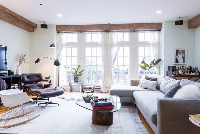 Photo - Back on the market! Amazing SOHO style ful... Unidad 2