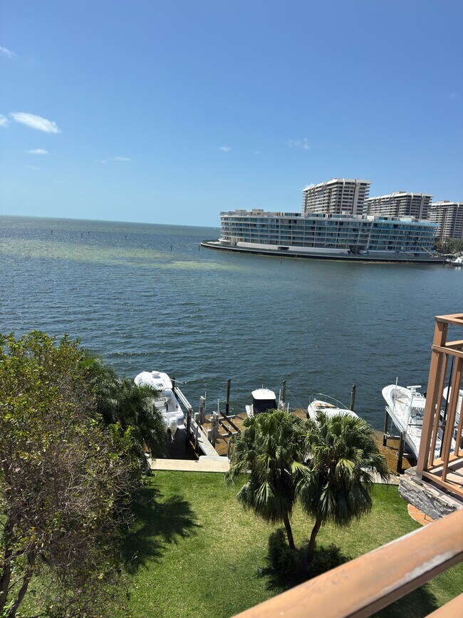 Photo - 1632 S Bayshore Ct Unidad 402 Rental