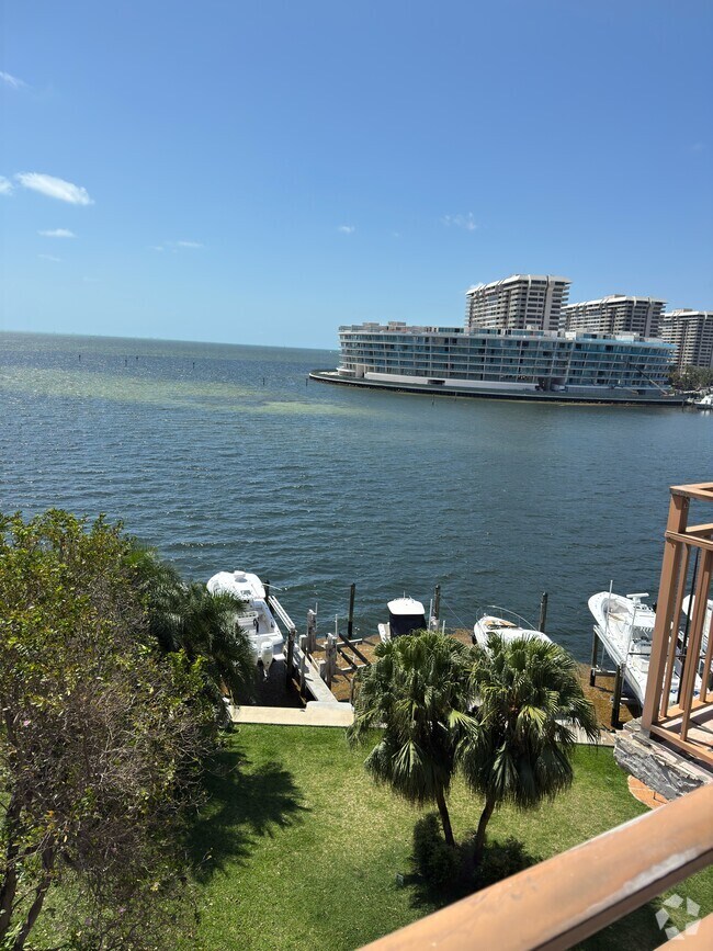 Building Photo - 1632 S Bayshore Ct Unit 402 Rental
