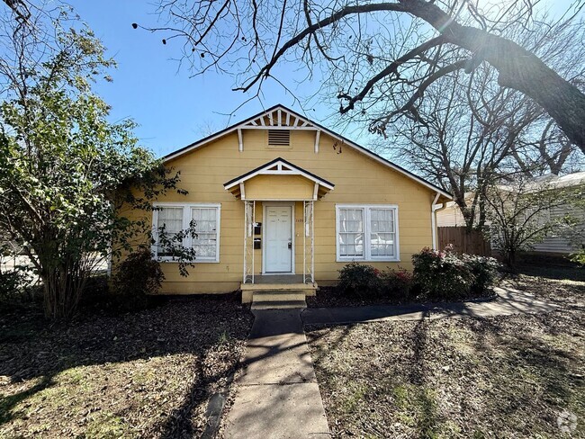 Building Photo - Spacious home in the heart of Waco