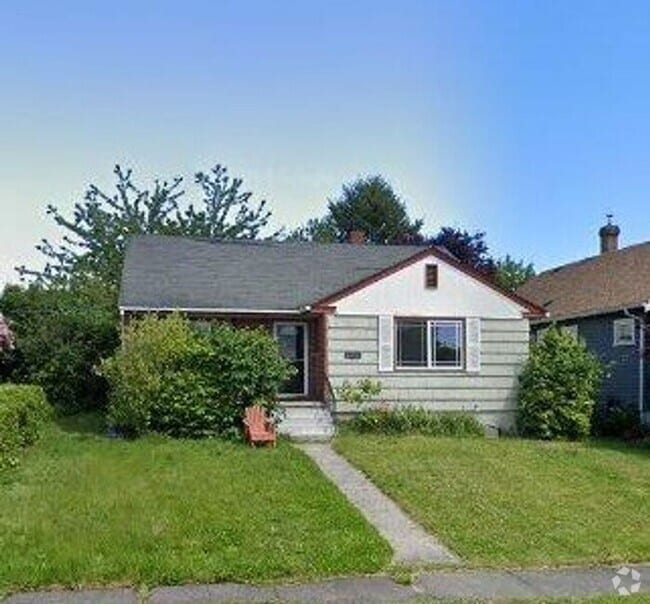 Building Photo - Exceptional 4 bedroom, 1 3/4 bath Two-Stor... Rental