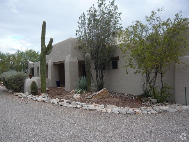 Building Photo - 5310 N Camino Real Rental