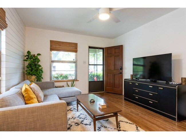 Photo - 3011 E 17th St