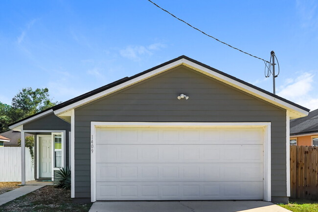 Photo - 1409 Forbes St