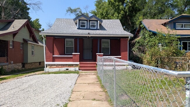 Building Photo - 1916 E 55th St Rental
