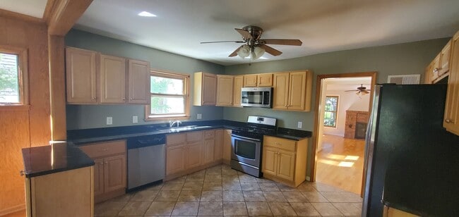 Photo - 2923 Arthur St NE