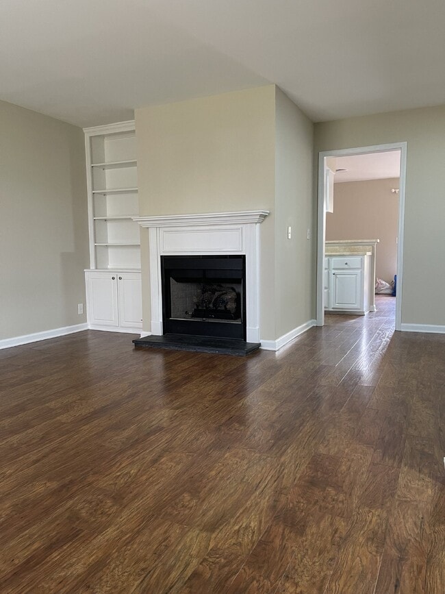 Photo - "Charming 3-Bed Townhouse with Cozy Fireplace in Prime Nashville Location – 1600 Sq Ft of Comfort!" Unidad Apt D8