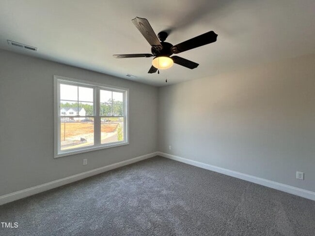 Photo - MOVE IN READY -3 Bed, 2.5 Bath 1 car garag...