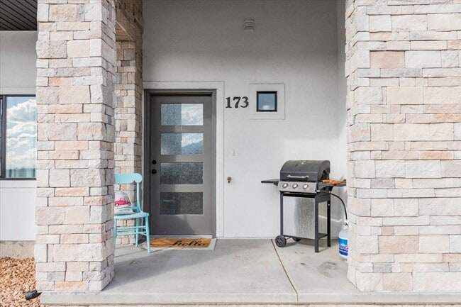Photo - 475 175