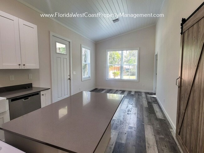 Photo - ADORABLE 2 BEDROOM COTTAGE! STAINLESS STEEL MOVE IN READY FOR FEBRUARY!