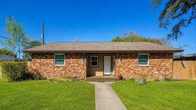 Building Photo - 2018 Merrill Ave Unit 2018