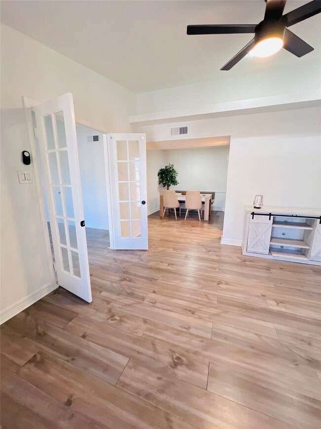 Building Photo - 2110 Wilcrest Dr Unit 235 Rental