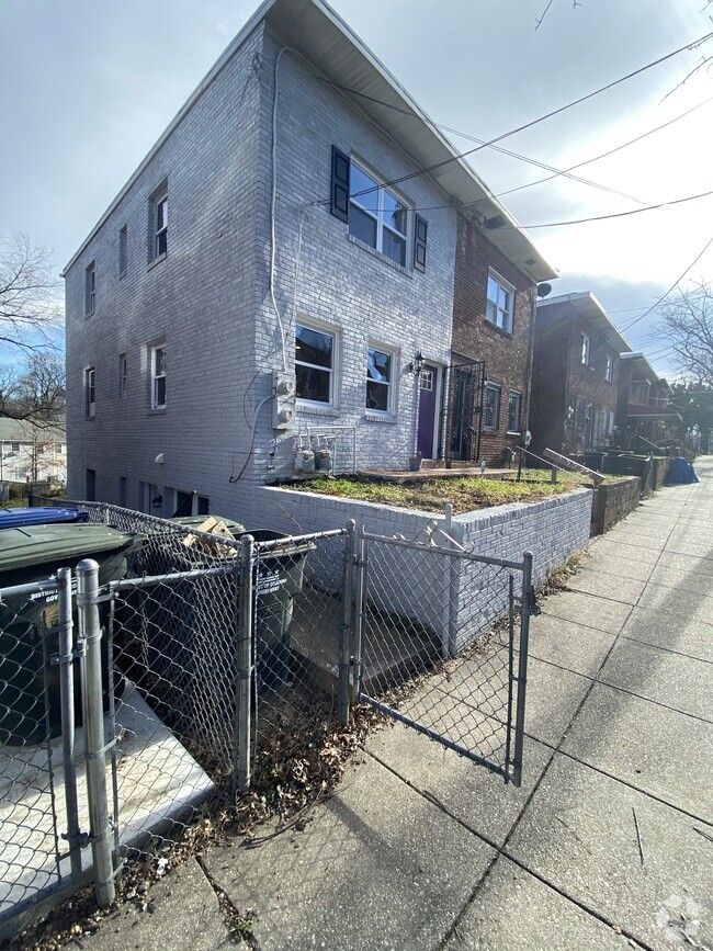 Building Photo - 335 54th St NE Rental