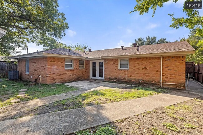 Photo - 2539 Hillsboro Ave