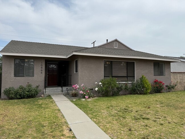 Building Photo - Beautiful 3 Bedroom, 2 Bathroom Granada Hills Home with Detached Garage!