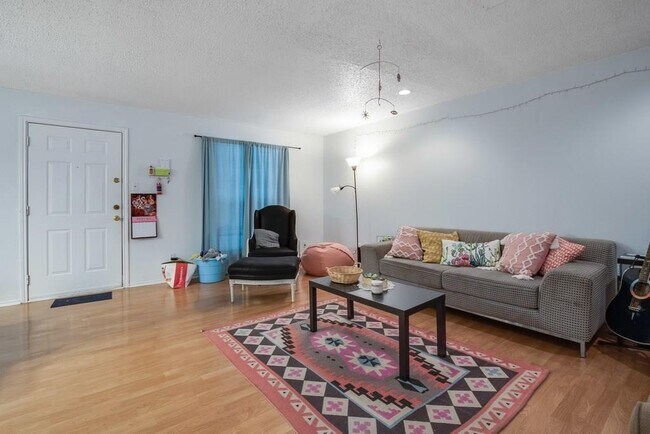 Photo - 2401 Leon St Unidad 103