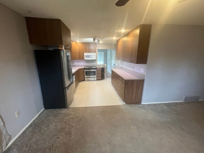 Kitchen - 303 E Gallatin Ave