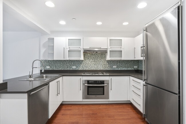 Photo - 257 W 117th St