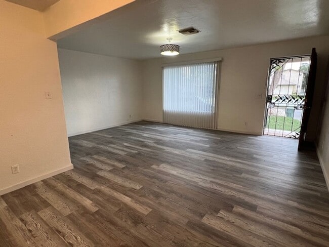 Photo - 2512 Edwards Ave