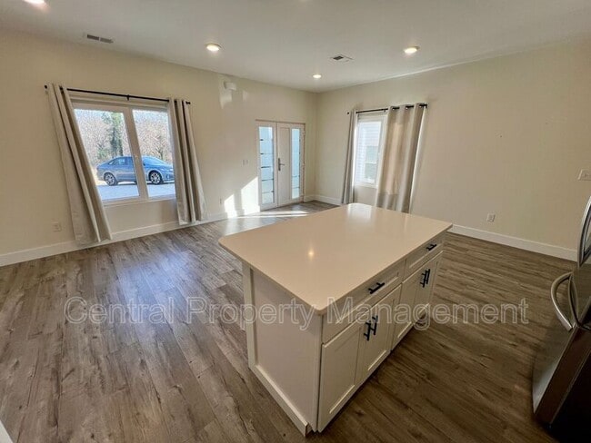 Photo - 32 Beverly Hills Dr