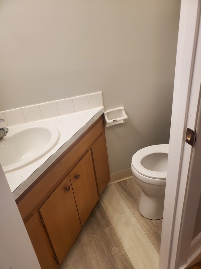 Photo - 20 Eastgate Ave W