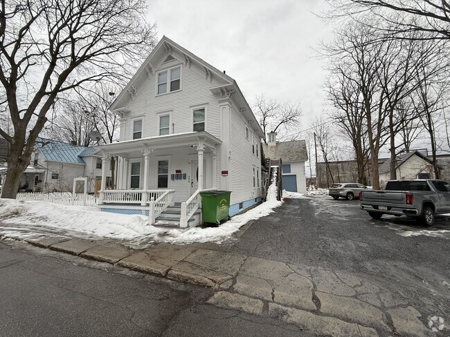 Building Photo - 10 Spruce Ave Unit #3 Rental