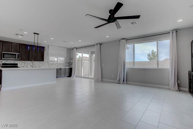 Photo - 8874 Howell St