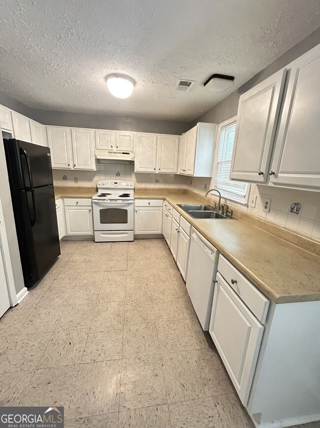 Photo - 110 Roberts Rd