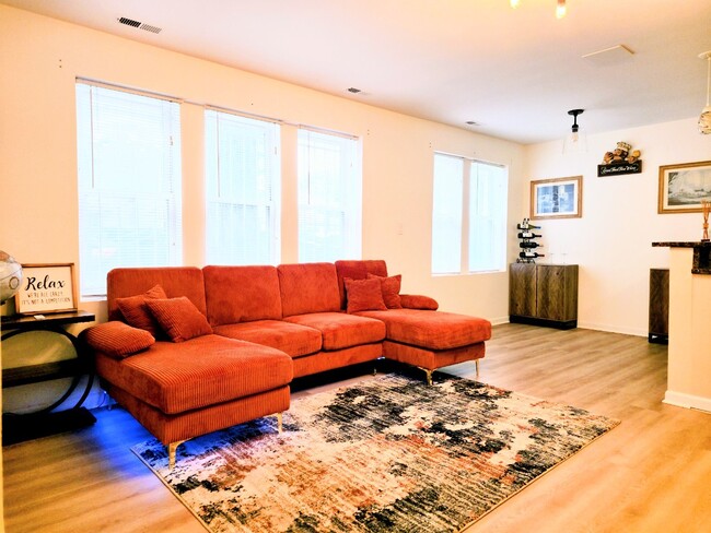 Photo - 4427 N Lawndale Ave Unit G