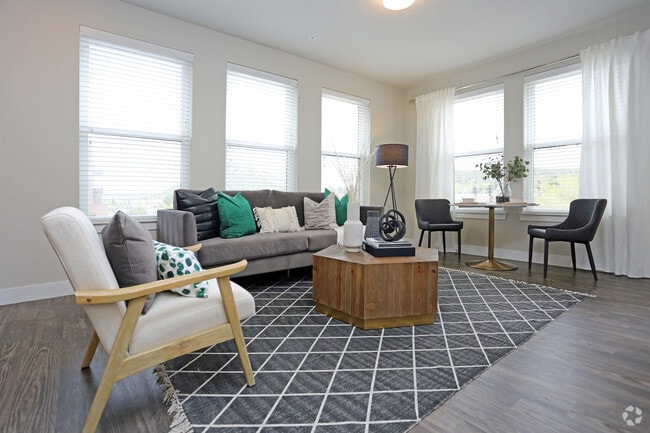 1BR, 1BA - 797 SF