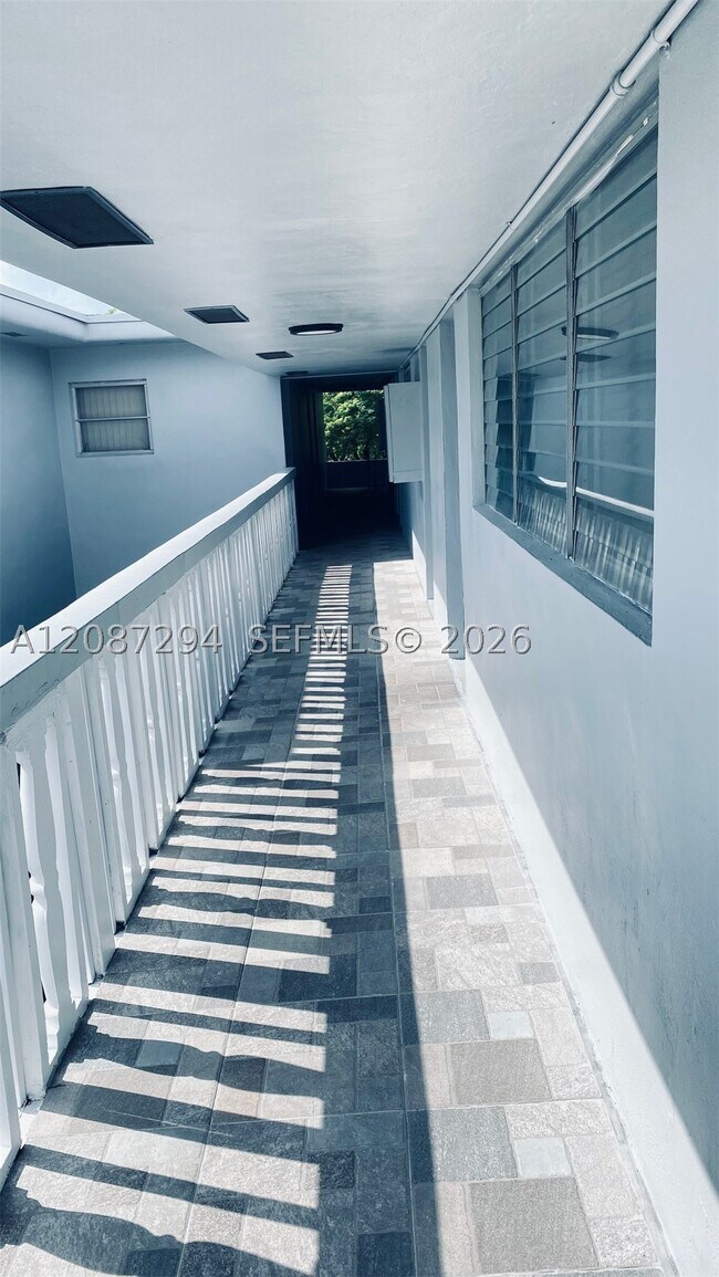 16851 NE 18th Ave Unit 302